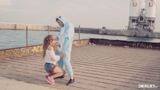 Taylor Sands - Gorgeous Dutch Chick Enjoys Wild Sex Outdoors On Sea Dock! Amateurporn - Taylor sands-2