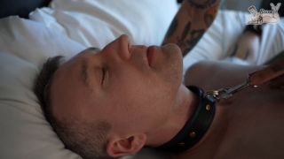 Baxx - Titania Orion - Pegs Her Muscular Slave In Chastity (2025) - Femdom-6
