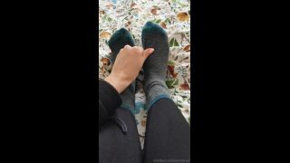 adult video clip 6 sophiatruee 07-06-2019 I m back from camping my sweaty feet are aching findom finsub findomme footfetish footwors - domination - femdom porn ibicella femdom-4