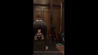 giaisabellaxx H265 2020-10-24 i made a little medley mashup of me working out &amp; wiggling around  this dedicated-5