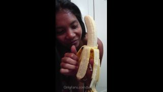 Onlyfans - heatherdeep - Hi boy I just want to show you how I like to eat a banana banana bananagirl deep throat - 06-03-2021-6