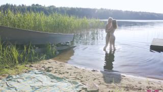 Auror & Lottie  Sun Lovers-1