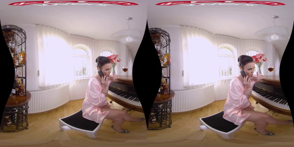 Unsatisfied Wife In VR Porn