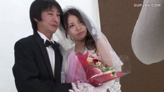 ReducingMosaic HUNT-856 結婚式前にウェディングドレス姿で記念写真を撮影する幸せ絶頂のカップルの花嫁に『媚薬』、新郎に『眠剤』を飲ませたら、ウェディングドレス姿の花嫁が発情！寝ている新郎の目の前で他人のチ○ポを求め、ヨダレをダラダラ流しながら腰を振りまくって初めての浮気！-8