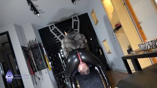 Muscle    Body Sitting Anouschka Femme Fatale - Face Sitting In Fur And Leather Ass-1