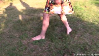 porn video 37 Barefoot Show – 19 Year Old Beauty Sonya Shows Off Her Sexy Bare Feet In A Public Park on fetish porn fetish couple-3