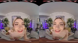 The Traveling Model - Gear VR-5