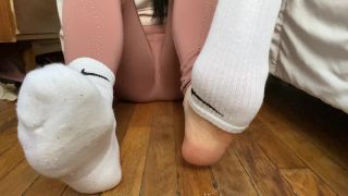 online xxx clip 44 cute feet fetish goddessfendi – Video 106, foot on feet porn-1