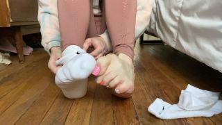 online xxx clip 44 cute feet fetish goddessfendi – Video 106, foot on feet porn-3