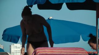 Boobs and sunbeds 18 Voyeur!-8