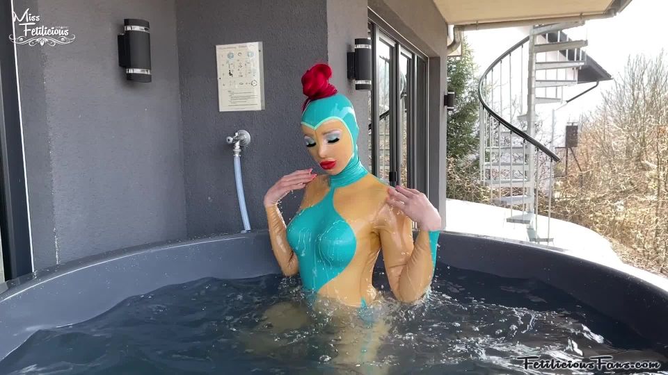 Latex Hot Tub Fun Quick View Porn - New Sex Videos Online