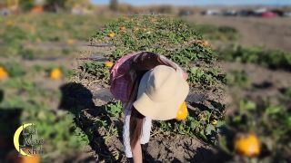 LilyMaeExhib Pumpkin Patch Halloween 2021 Onlyfans (Amateur porn)-3