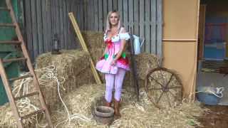 Amy Green () Amygreen - new vid behind the scenes shooting in the barn 18-10-2019-0