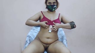 DESI BRITISH BHABI - Pakistani Mature Horny Woman Playing with Tight Pussy-Load Moaning-3