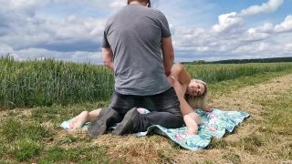 Sandybigboobs Outoor-Fotoshooting eskaliert - Outdoor Public Blowjobs-0