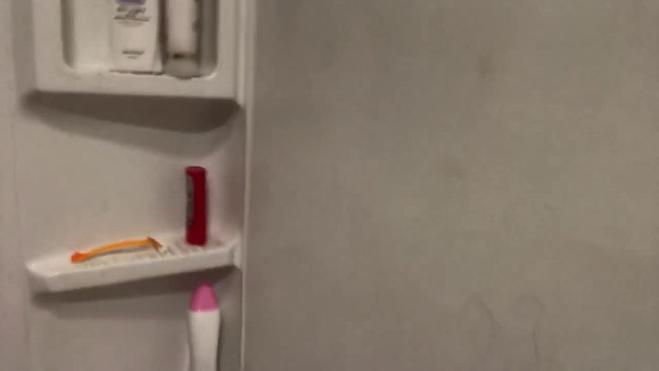 Allison SwallowsBathroom Slut Deepthroats In Bathtub