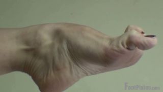 [GetFreeDays.com] MckensieNudeToepoints  480p k2s foot fetish-1